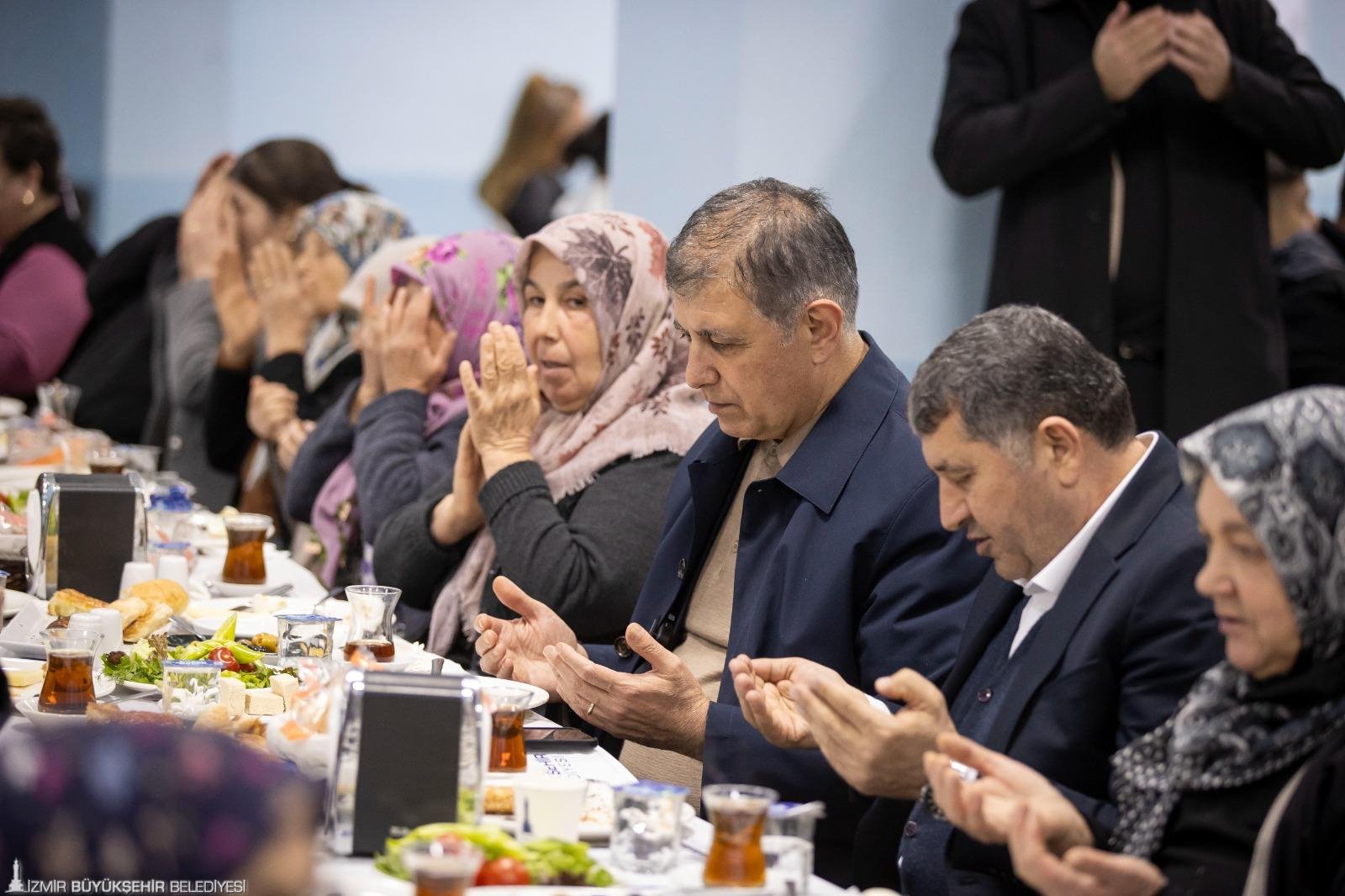 İzmir Büyükşehir Belediye Başkanı Dr. Cemil Tugay, Ramazan mesaisini Küçük