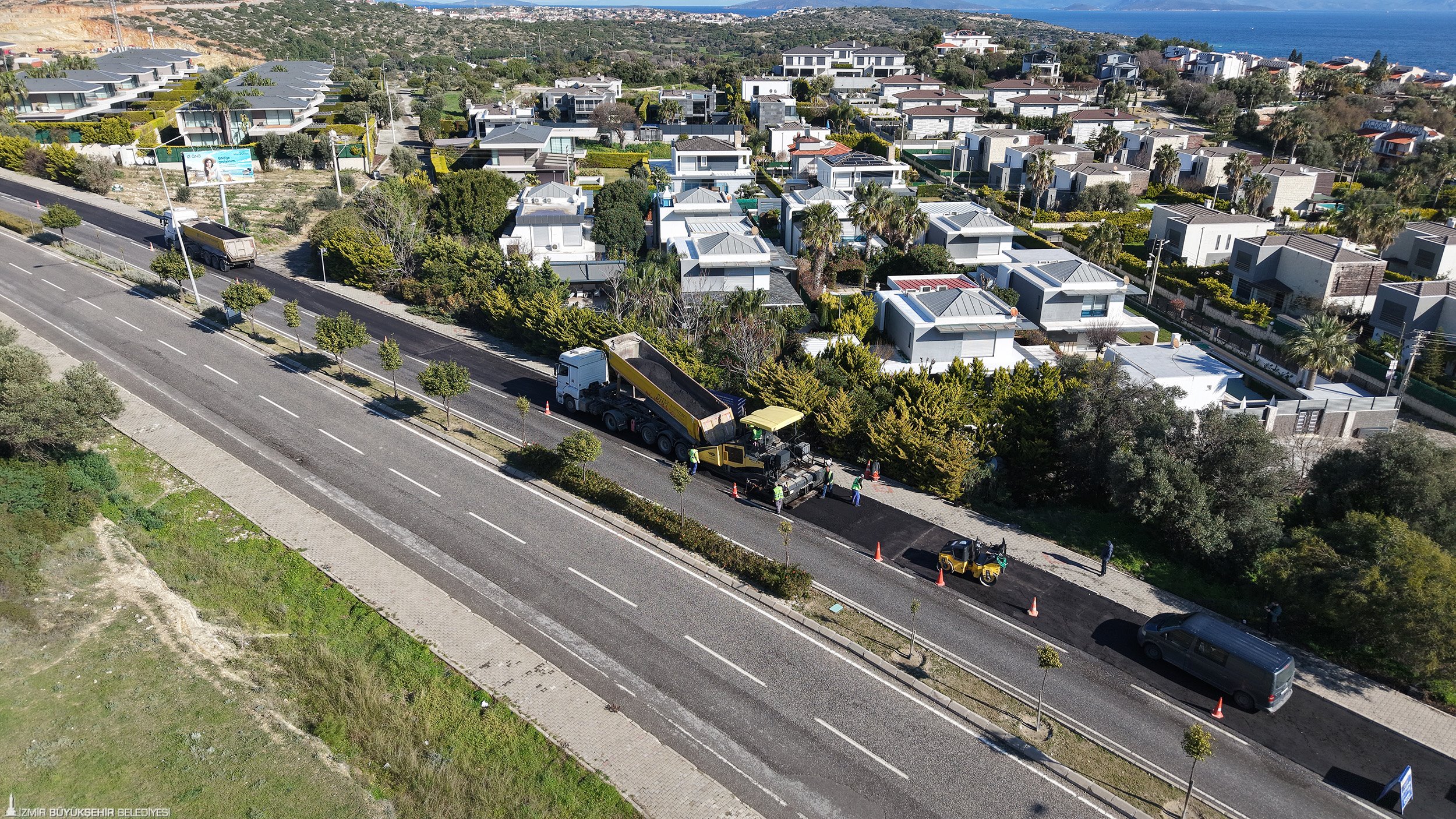 Çeşme yaz turizmine hazırlanıyor: Yollar sil baştan yenileniyor
