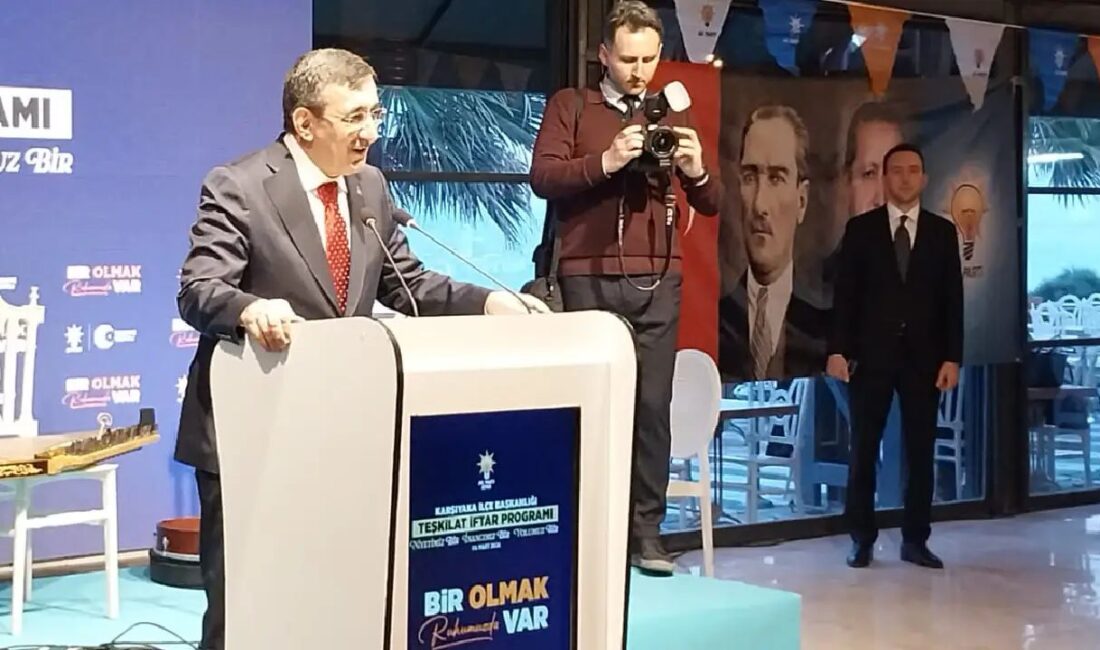 Cumhurbaşkanı Yardımcısı Cevdet Yılmaz, İzmir’deki iftar programında CHP’li yerel yönetimleri