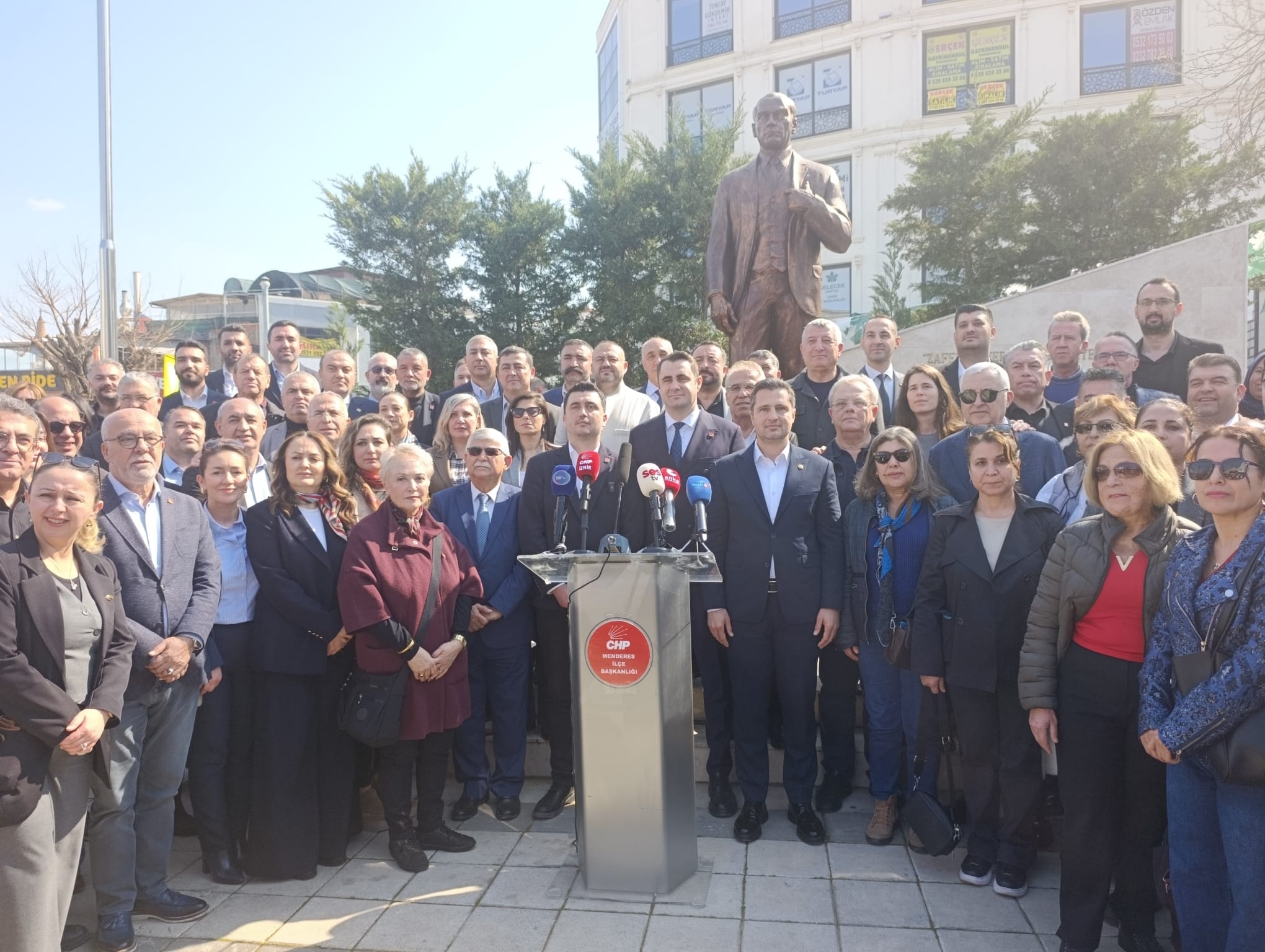 CHP İzmir’den Menderes’teki bıçaklı saldırıya sert tepki:"Korkutamazsınız, sindiremezsiniz!"