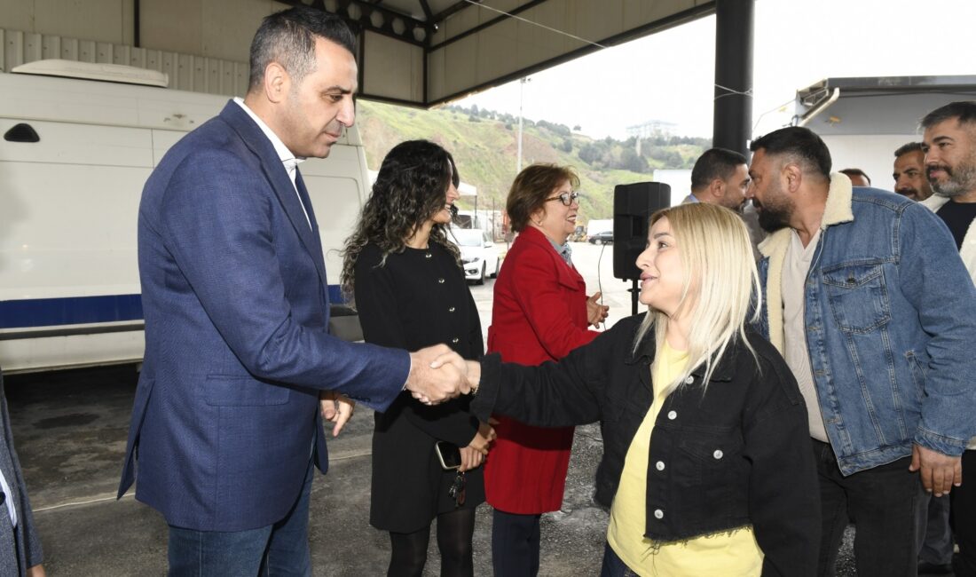 Çiğli Belediye Başkanı Onur Emrah Yıldız, bayram mesaisine şantiyeden başladı!