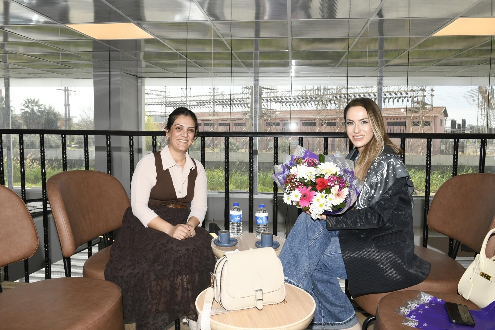 Çiğli Belediyesi’nden vefa örneği: Özge Polat’a doğum günü sürprizi 2 Çiğli Belediyesi’nden vefa örneği: Özge Polat’a doğum günü sürprizi