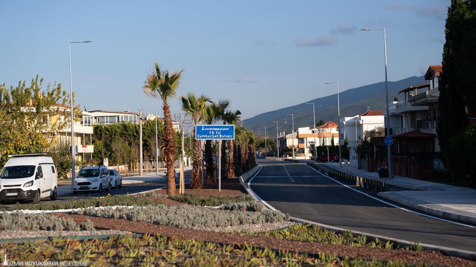 İzmir'de büyükşehirden 'ekonomik krize' karşın 2 yılda 42,5 milyar liralık yatırım 10 İzmir'de büyükşehirden 'ekonomik krize' karşın 2 yılda 42,5 milyar liralık yatırım