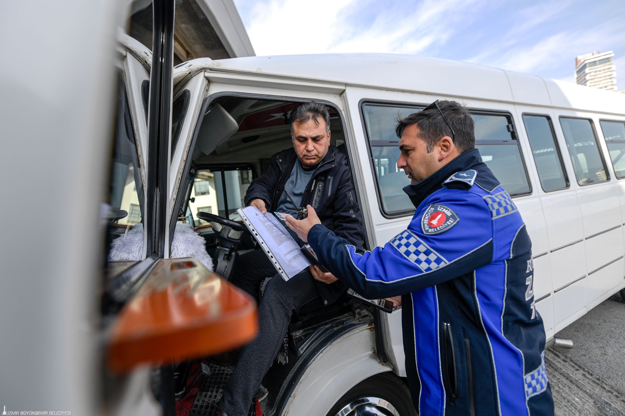 Bayram yolculukları öncesi İzmir zabıtası terminalde ve yollarda kuş uçurtmuyor!