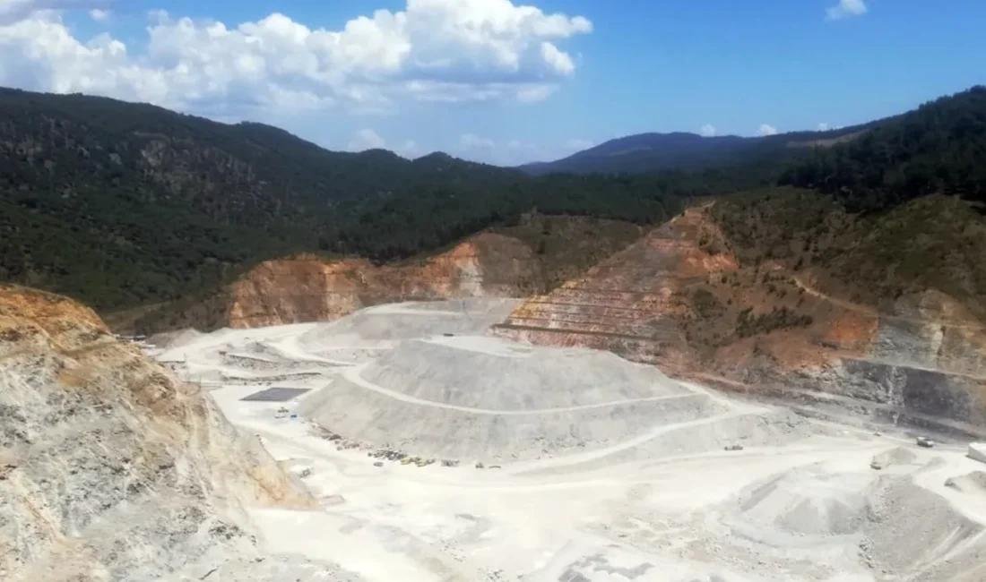 İzmir’in Dikili ilçesinde bulunan ve çevreciler tarafından "zehir madeni" olarak