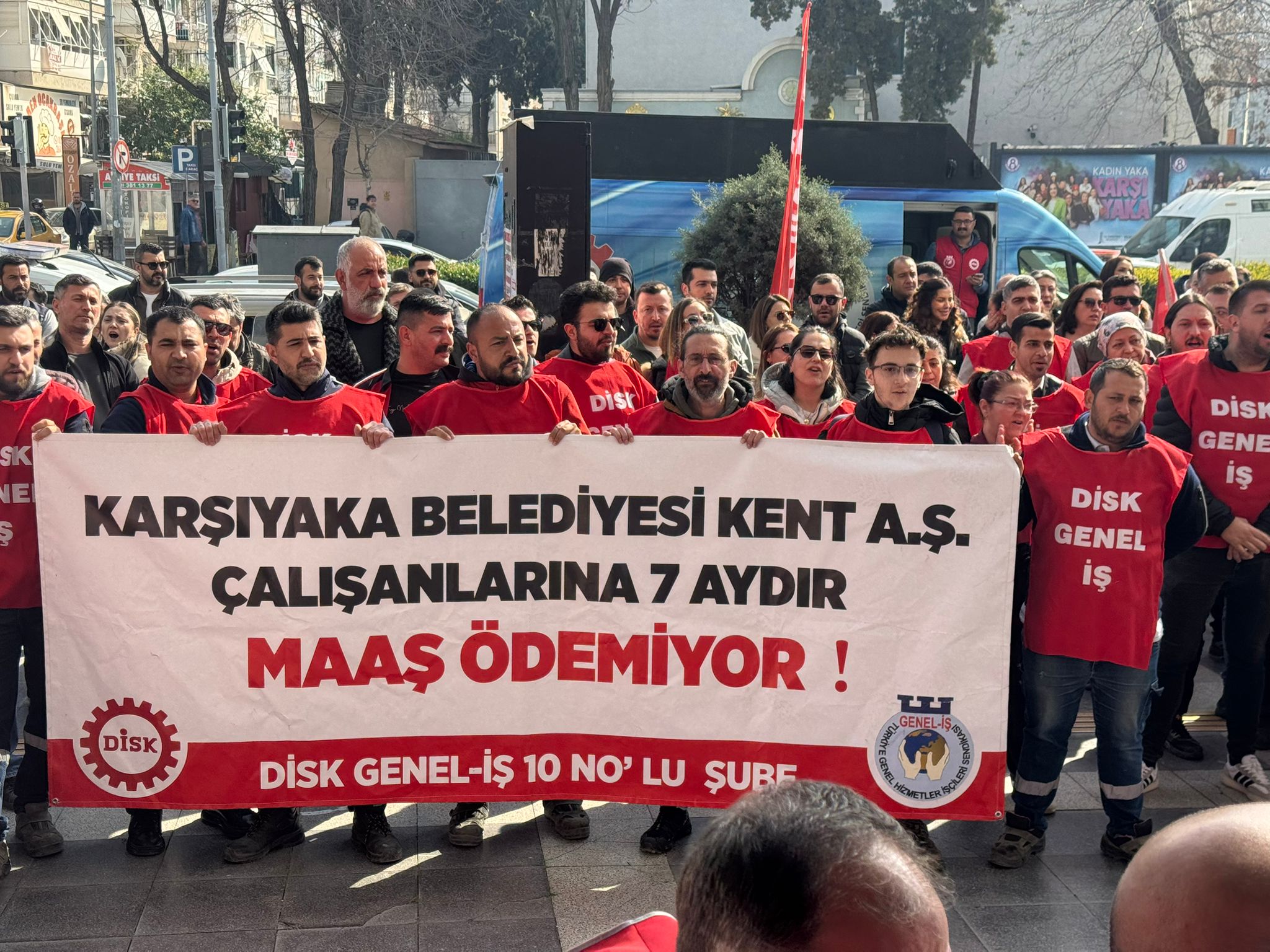 Ünsal randevuyu dün iptal etti: İşçiler belediye önünde tepki gösterdi 2 Ünsal randevuyu dün iptal etti: İşçiler belediye önünde tepki gösterdi