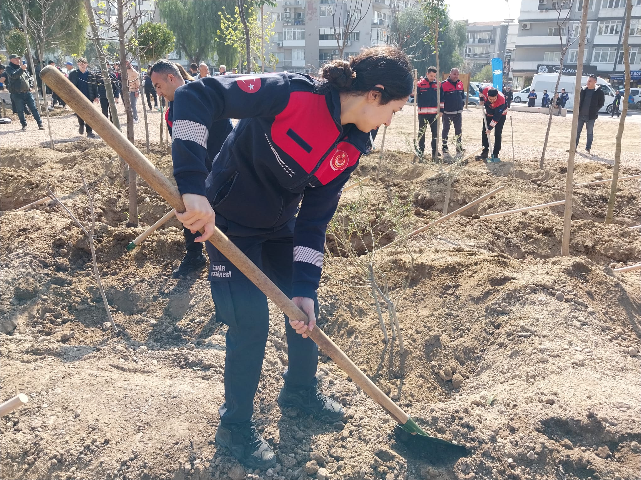 Tugay'dan itfaiyeye mikro orman jesti ve işe alma açıklaması: 'Ben değil komisyon alıyor'