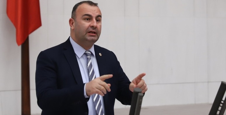 İzmir siyasetinde tansiyon yükseldi. AK Parti Genel Sekreteri ve İzmir