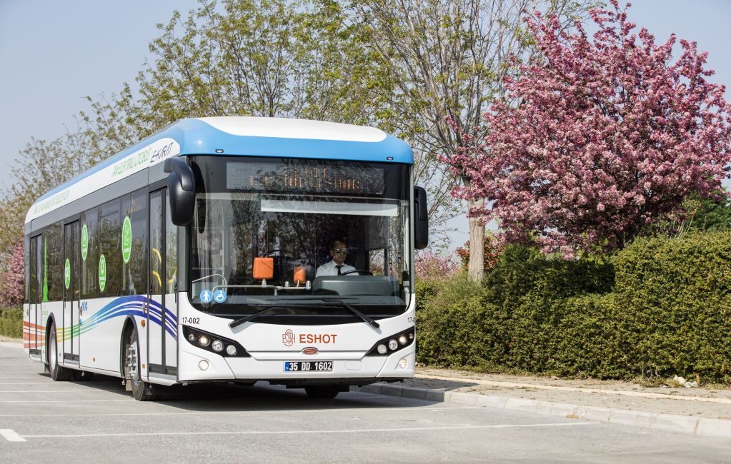 İzmir Büyükşehir Belediye Başkanı Dr. Cemil Tugay, AK Parti grubunun
