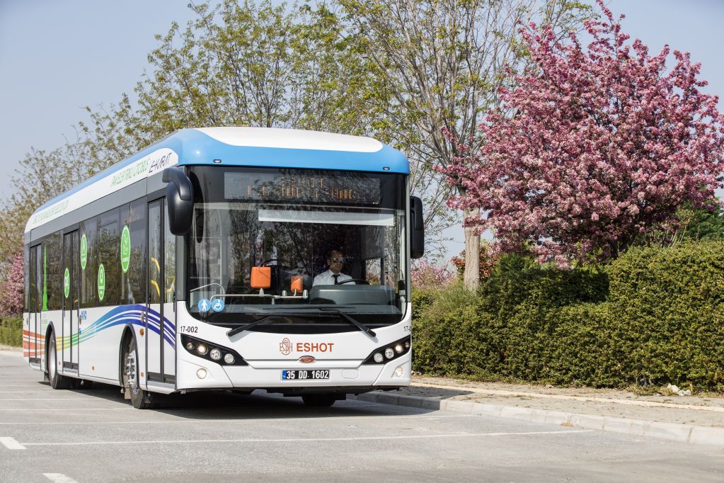 İzmir Büyükşehir Belediye Başkanı Dr. Cemil Tugay, AK Parti grubunun