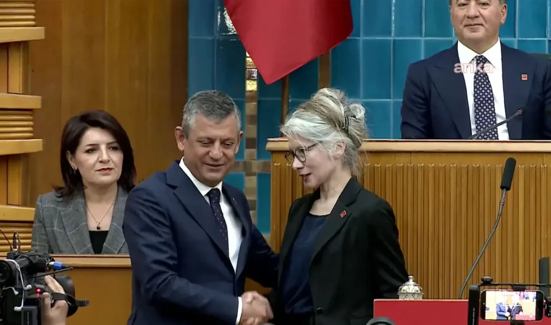 CHP’nin bugünkü grup toplantısında sürpriz bir katılım gerçekleşti. Bir dönem