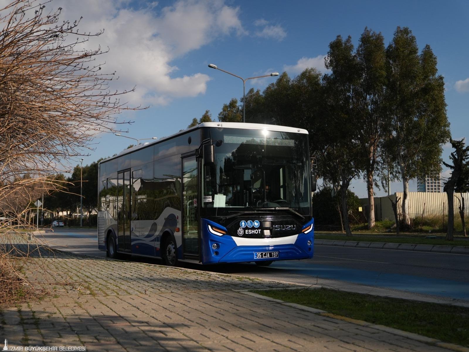 Bayramda toplu ulaşım yüzde 50 indirimli: Kabirlere özel otobüs seferleri