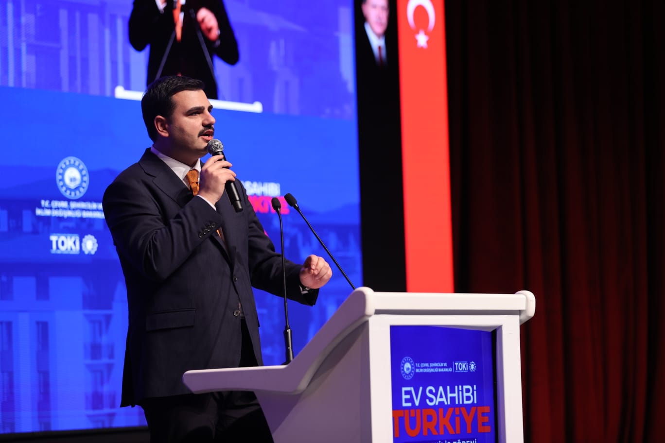 Eyüp Kadir İnan'dan İzmir'de TOKİ çıkışı: 'İzmir'e TOKİ giremez demişti...'