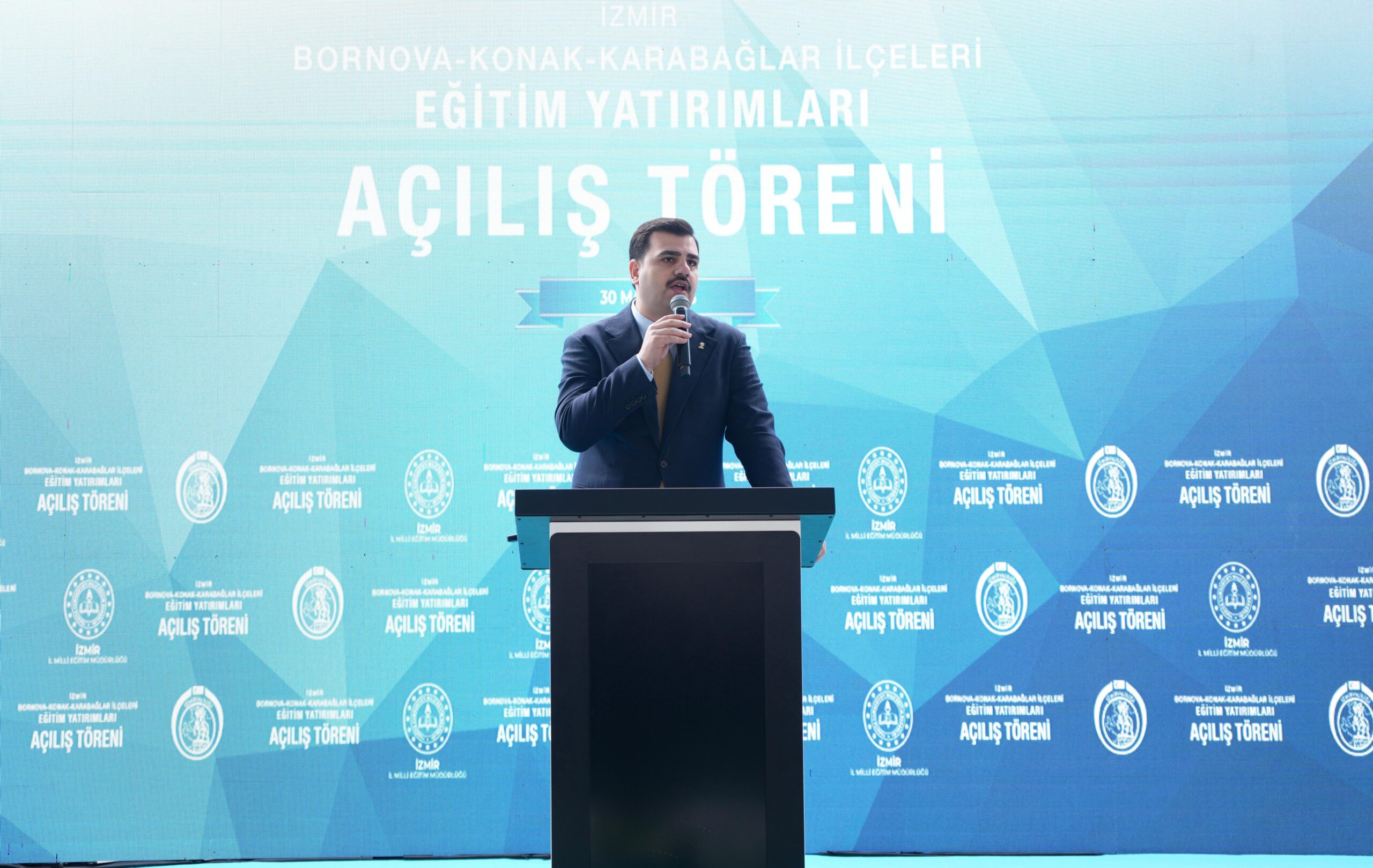 Eyyüp Kadir İnan'dan İzmir'de sert mesajlar: '25 yıldır İzmir'e çöktünüz'