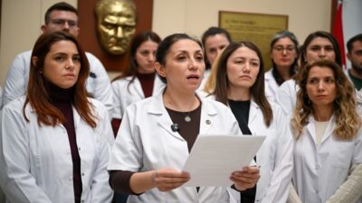 Bornova’da eğitim camiası yas tutarken, bir yandan da isyan ediyor.