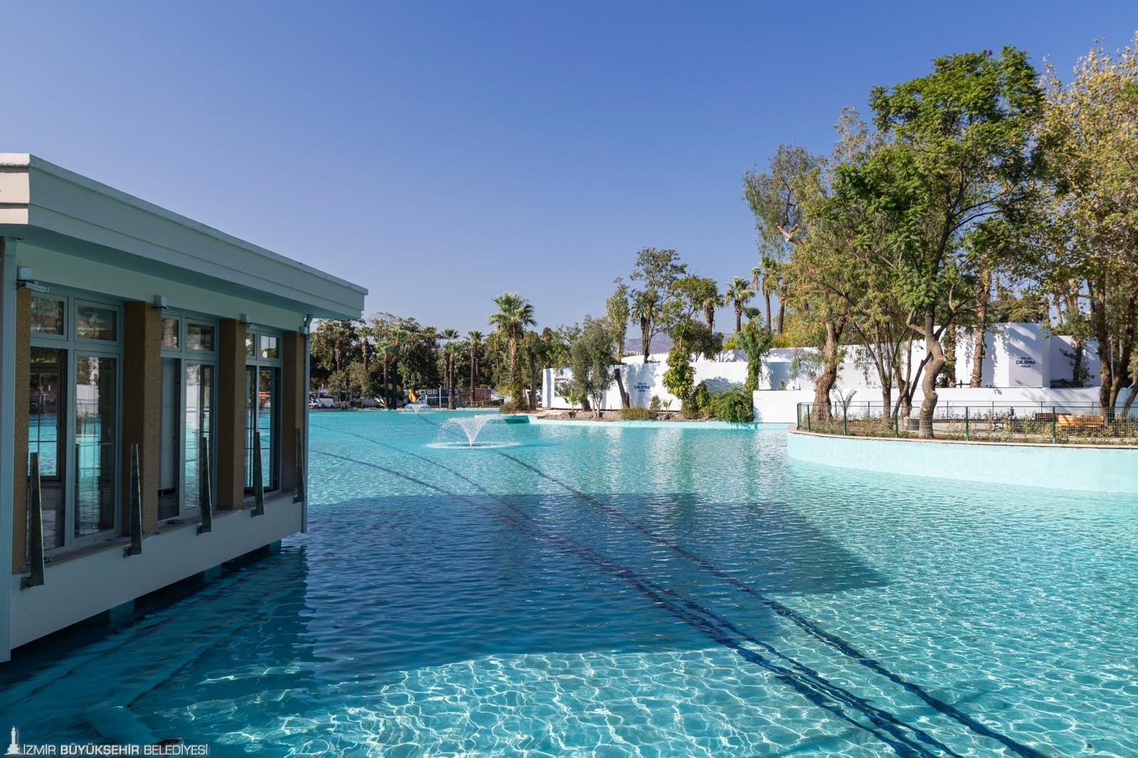 İzmir'de büyükşehirden 'ekonomik krize' karşın 2 yılda 42,5 milyar liralık yatırım 21 İzmir'de büyükşehirden 'ekonomik krize' karşın 2 yılda 42,5 milyar liralık yatırım