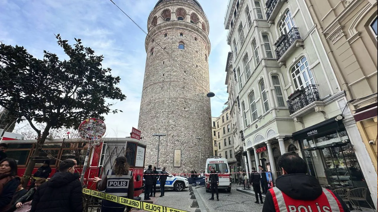 Galata Kulesi'nde intihar