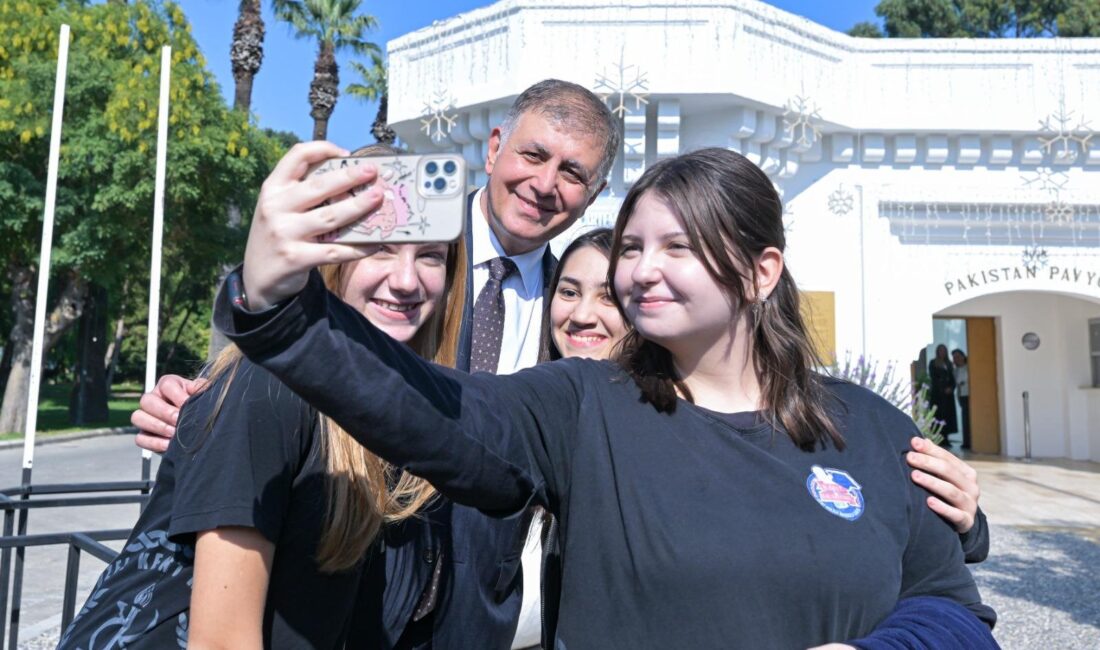 İzmir’de gençler için sadece "hizmet alan" değil, "kenti yöneten" bir