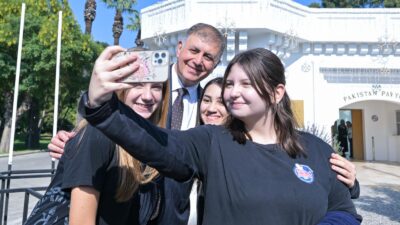 İzmir’de gençler için sadece "hizmet alan" değil, "kenti yöneten" bir