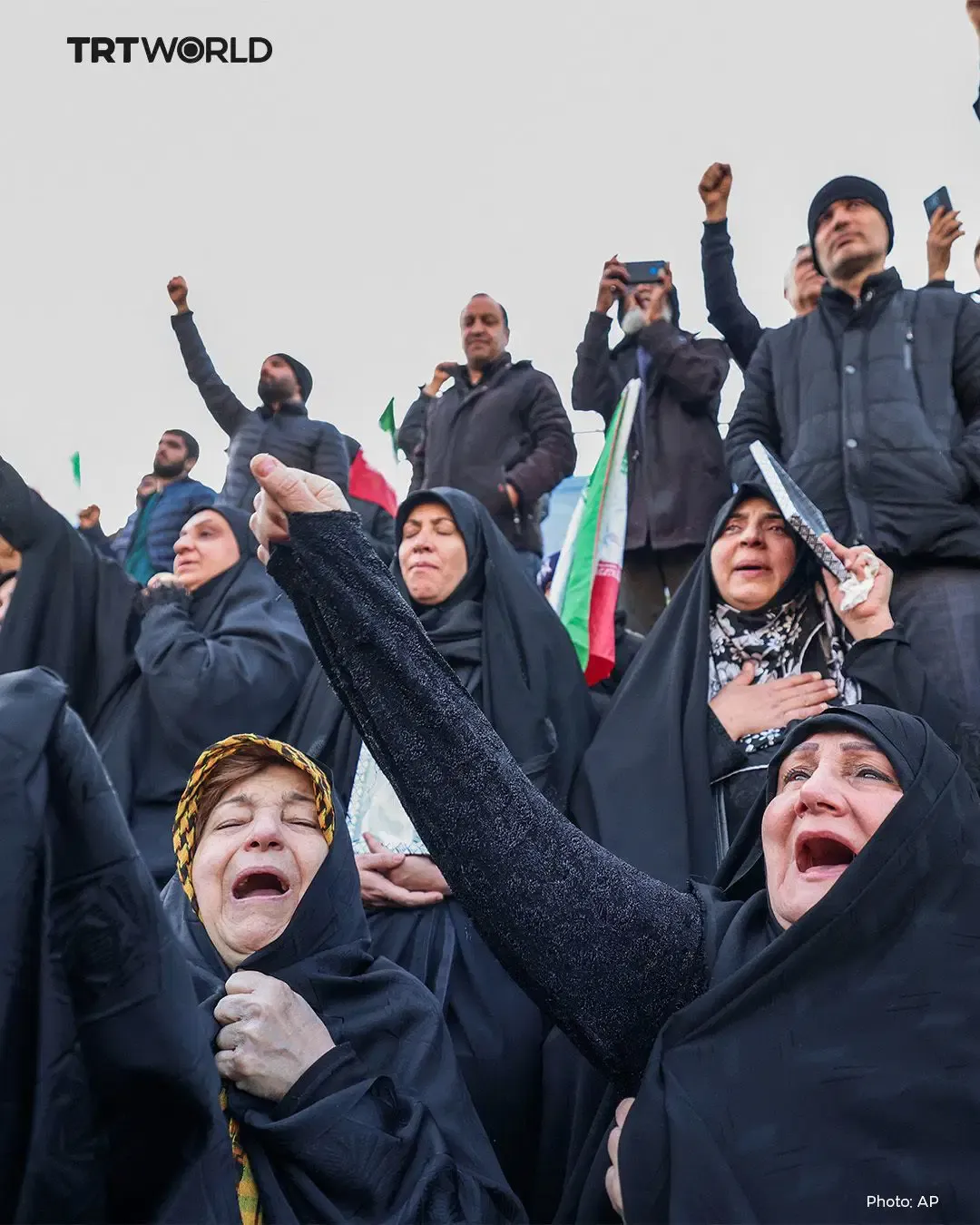 İran’da siyah bayraklar çekildi: Hamaney’in ölümü sonrası meydanlar doldu