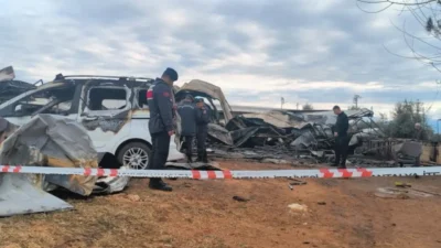 Yaşları 4 ile 9 arasında değişen 5 kardeş ve hamile