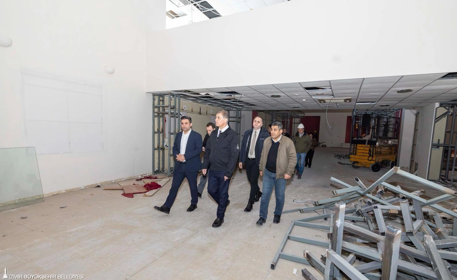 İzmir’in yeni "Bilgi Kalesi" hazır: Kültürpark’a 20 bin eserlik Hasan Âli Yücel Kütüphanesi geliyor! 1 İzmir’in yeni "Bilgi Kalesi" hazır: Kültürpark’a 20 bin eserlik Hasan Âli Yücel Kütüphanesi geliyor!