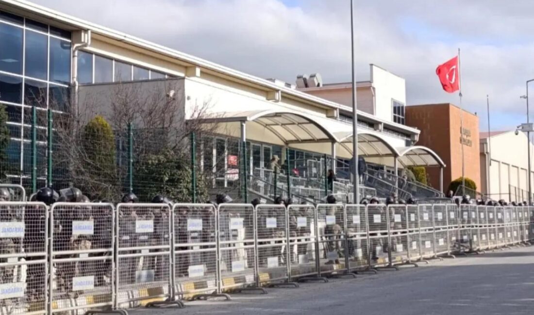 İBB Başkanı ve CHP’nin Cumhurbaşkanı adayı Ekrem İmamoğlu ile birlikte