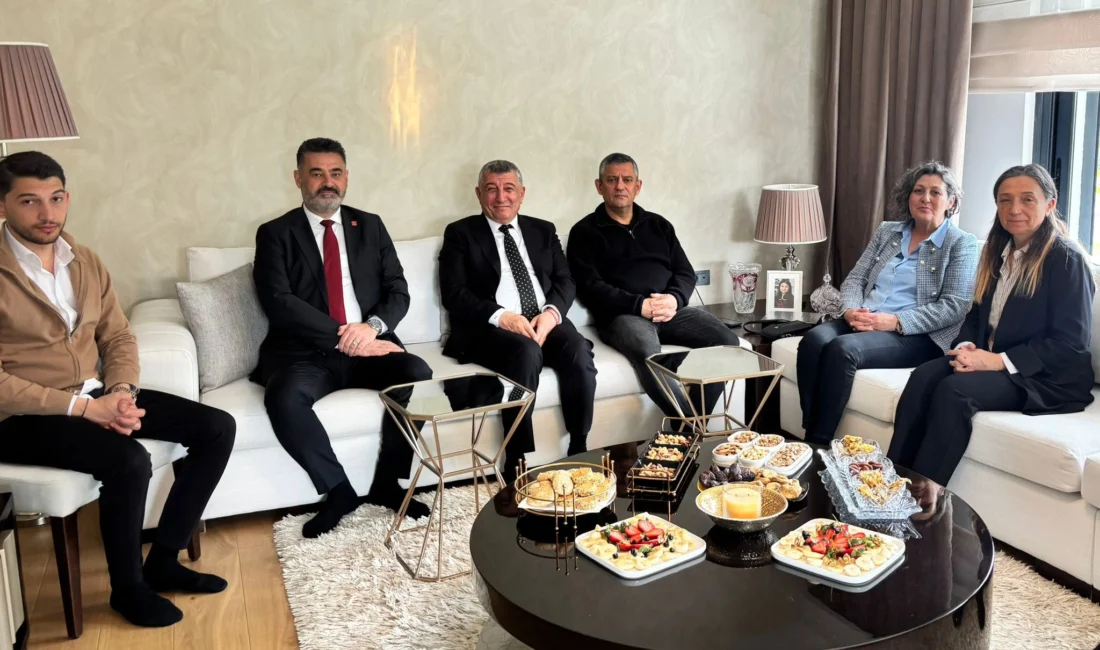 CHP lideri Özgür Özel, Güzelbahçe Belediye Başkanı Günay'a taziyede bulundu;