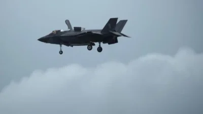 CENTCOM doğruladı, ABD'ye ait F-35 savaş uçağı İran üzerinde vuruldu.