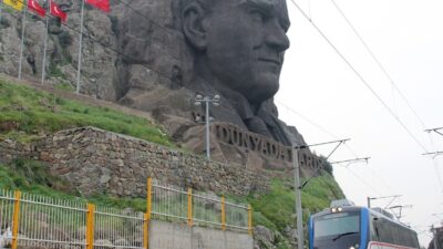 İzmirli çocuklara ve ailelere bayram hediyesi. 23 Nisan Perşembe günü