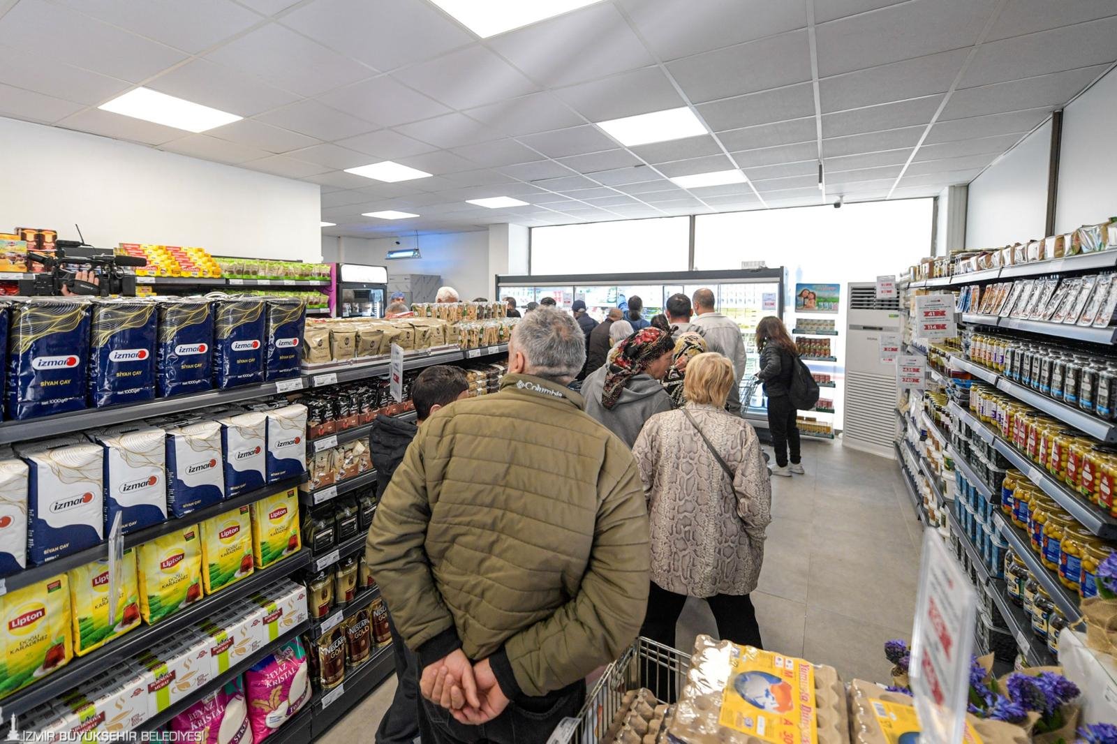 İZMAR Çiğli’de kapılarını açtı: 21’inci mağazaya büyük ilgi