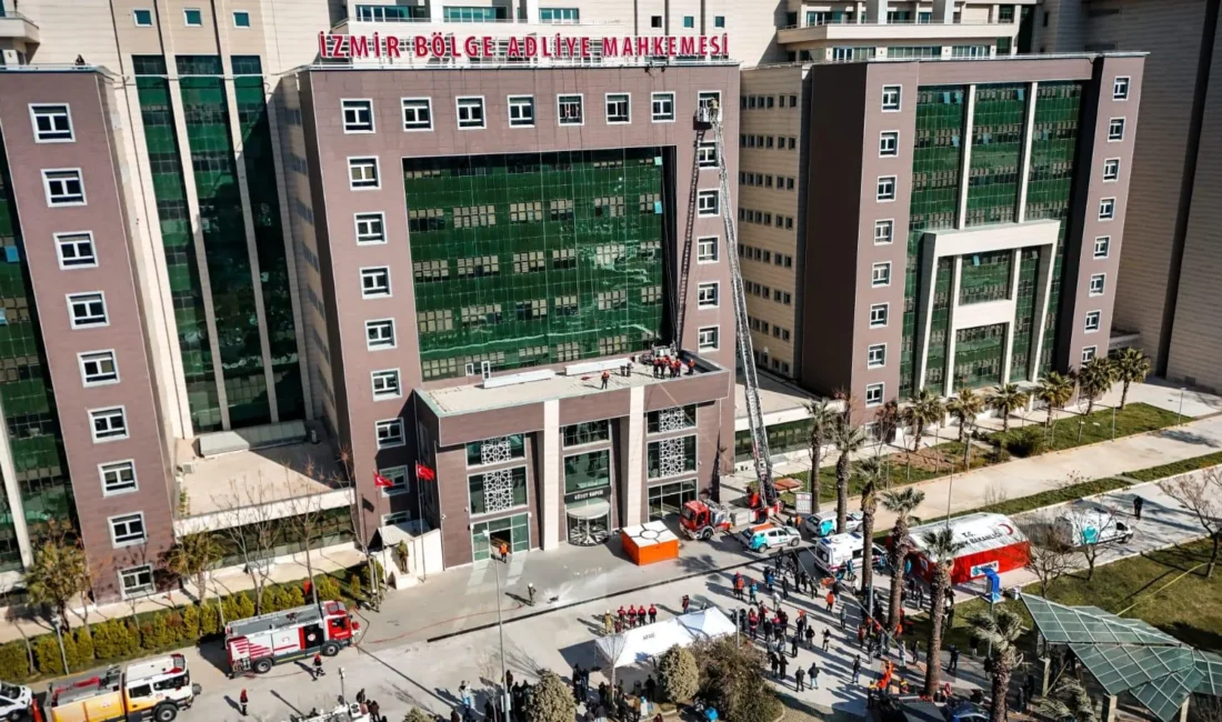 Sabah saatlerinde İzmir Bölge Adliyesi’nde hareketli anlar! Şüpheli paket ihbarı