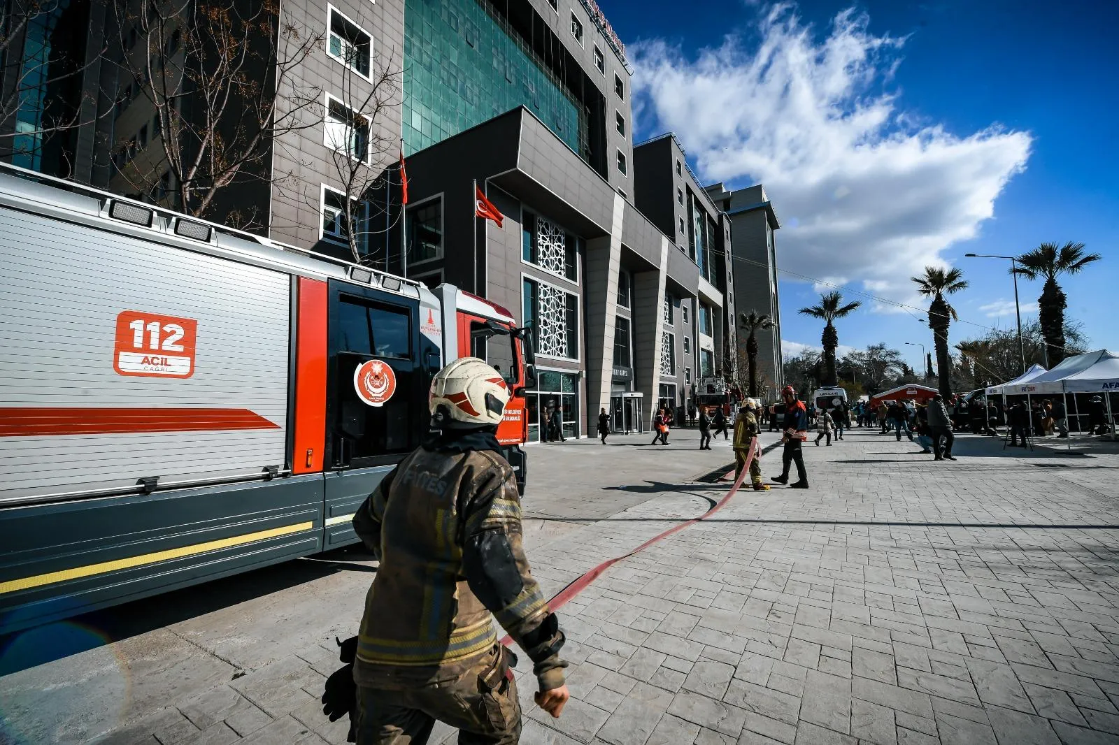 İzmir’de "Binayı Boşalt" koduyla dev tatbikat! Adliye çevresinde kuş uçurtulmadı 1 İzmir’de "Binayı Boşalt" koduyla dev tatbikat! Adliye çevresinde kuş uçurtulmadı
