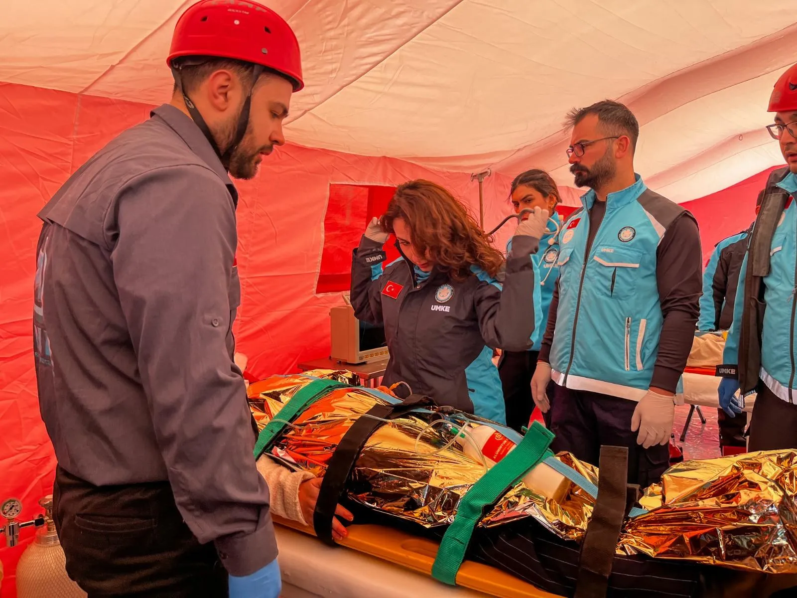 İzmir’de "Binayı Boşalt" koduyla dev tatbikat! Adliye çevresinde kuş uçurtulmadı 5 İzmir’de "Binayı Boşalt" koduyla dev tatbikat! Adliye çevresinde kuş uçurtulmadı