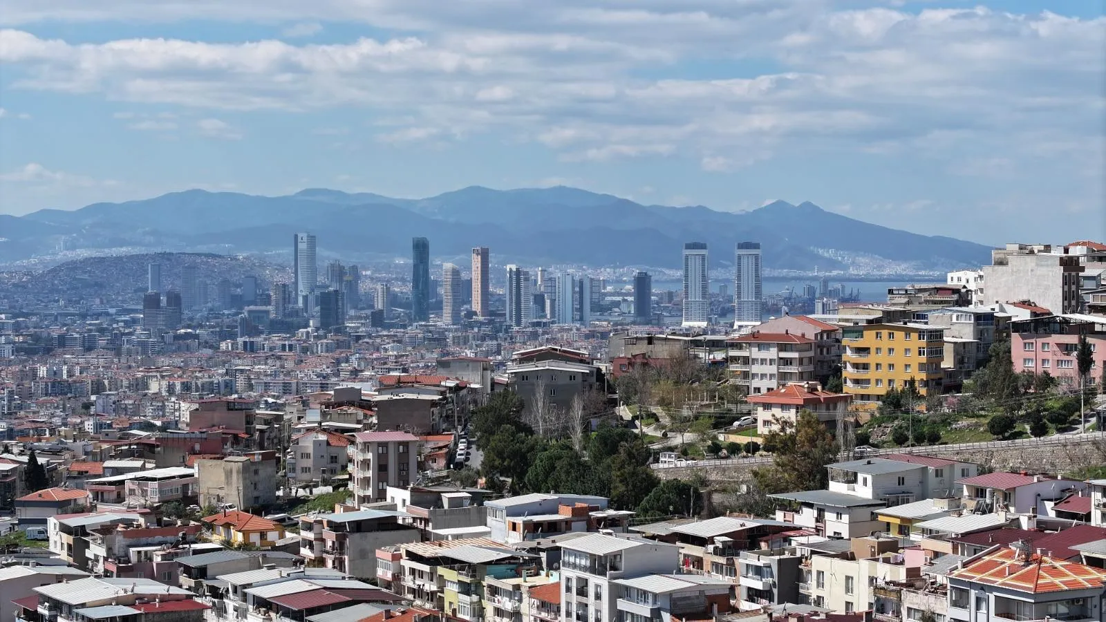 İzmir’de "Afet Kalkanı" devreye girdi: 94 bin binanın röntgeni çekildi!