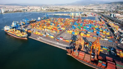 İzmir Limanı'nın satışı tartışılırken Büyükşehir cephesinden tarihi bir çıkış geldi.