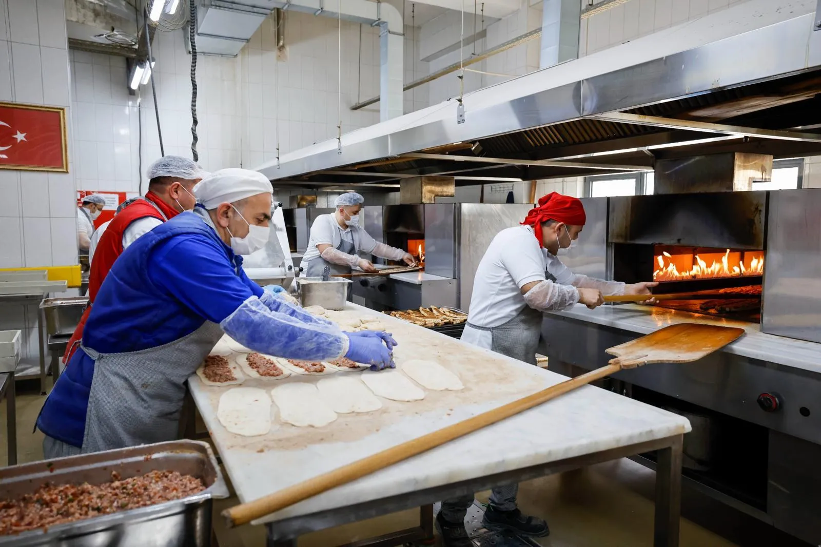 İzmir’de dayanışma seferberliği: Büyükşehir milyonlara ulaştı