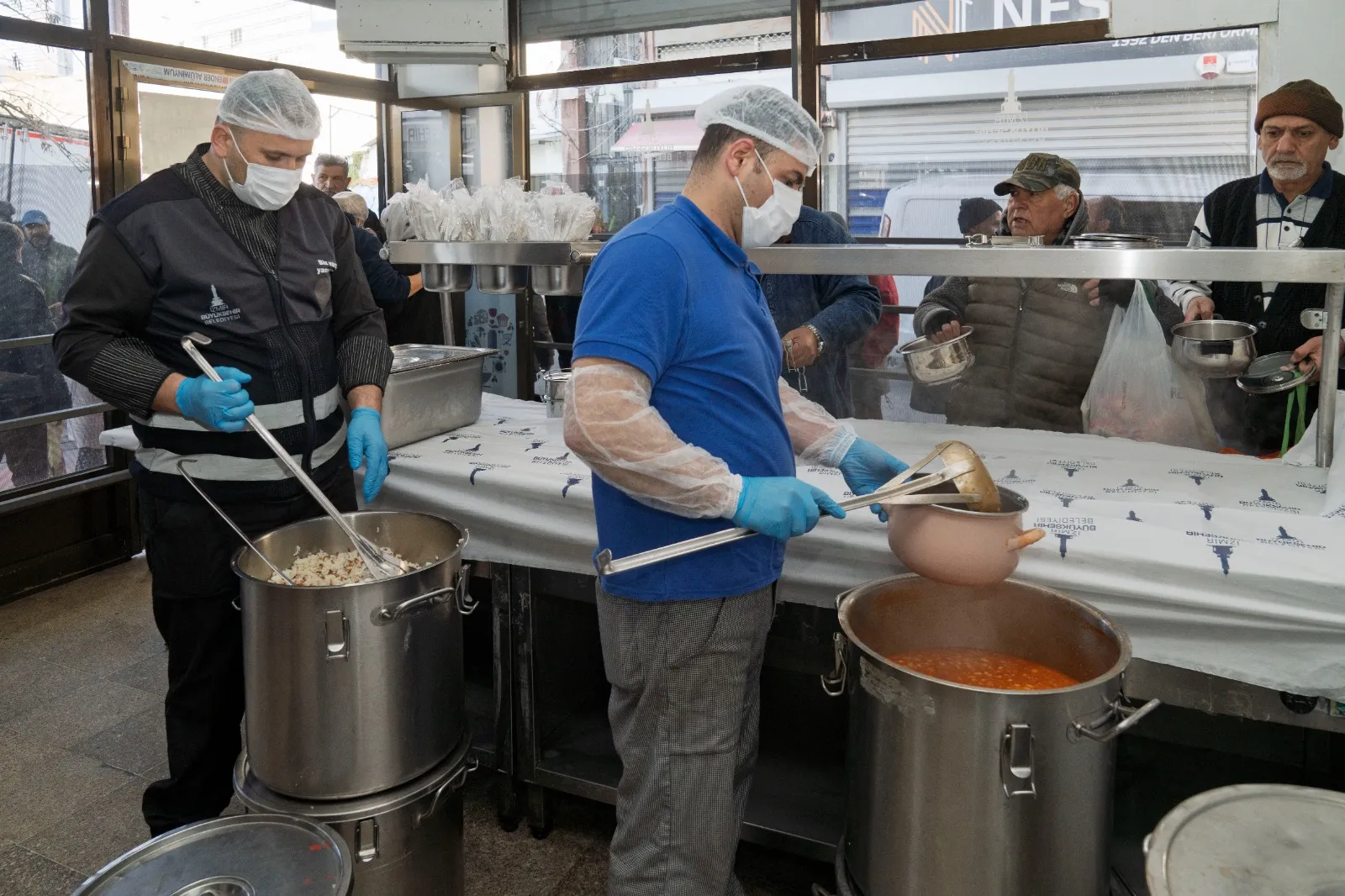 İzmir’de dayanışma seferberliği: Büyükşehir milyonlara ulaştı