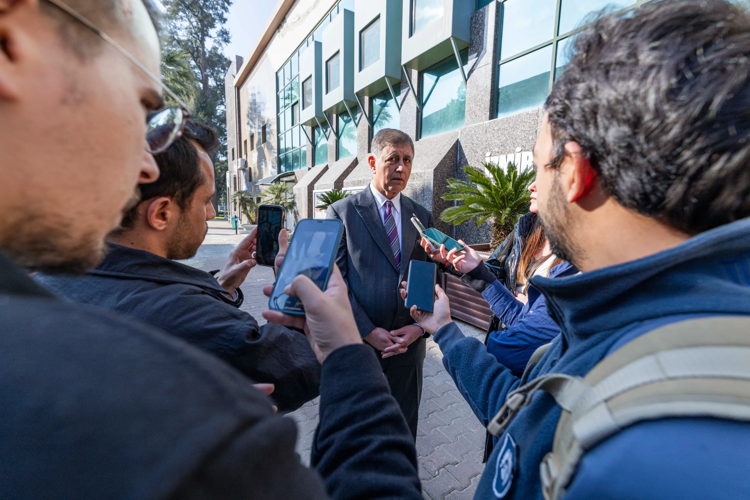 Cemil Tugay'dan 'Gözaltı dalgası İzmir'e sıçrar mı?' sorusuna yanıt: 'Kendimizden eminiz' resti!