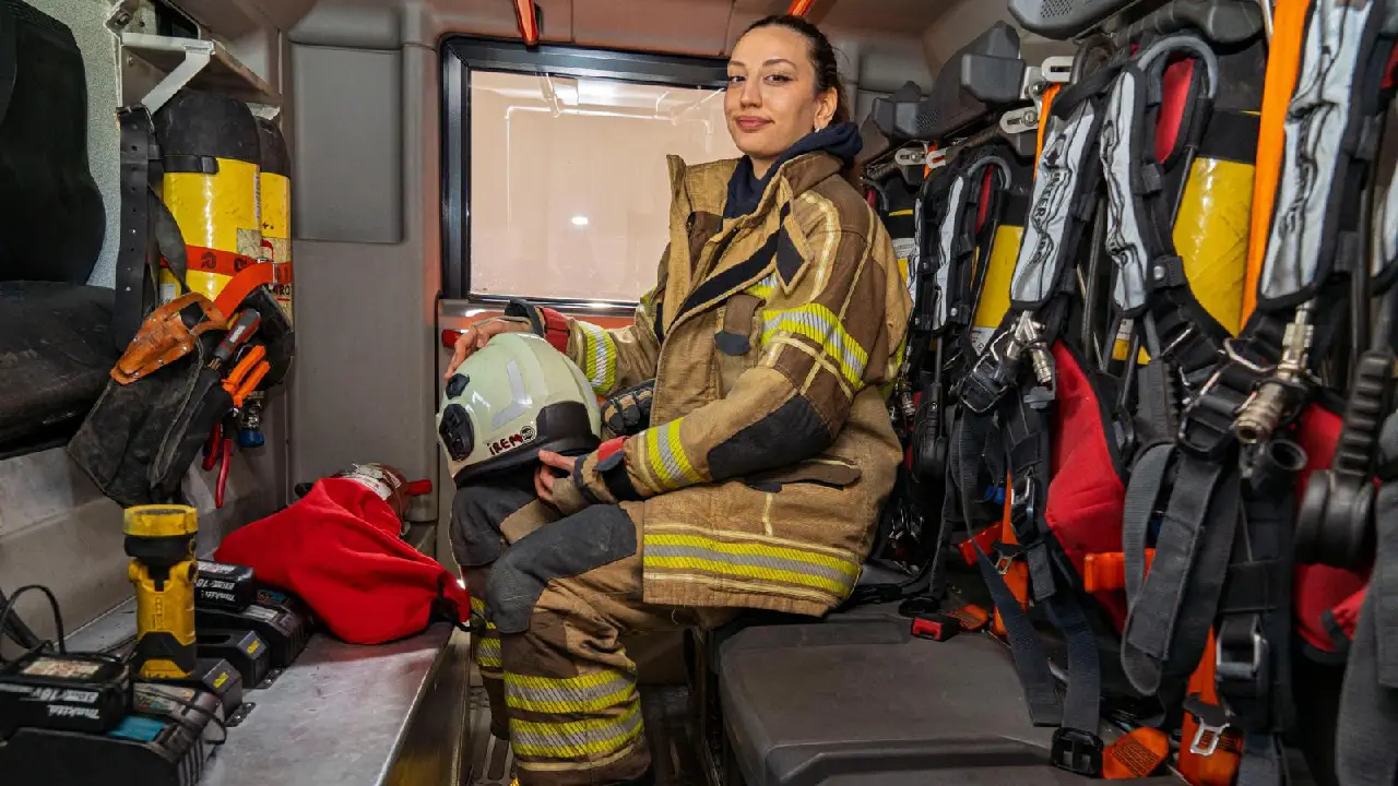 İzmir’in alevlerle savaşan cesur yüreği! 

Çocukluk hayalinin peşinden giden 24