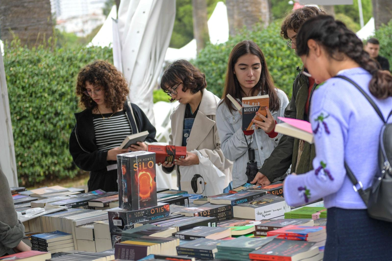 Kitap dünyası İzmir’e akıyor! İZKİTAP’ta 10 gün boyunca kesintisiz sanat