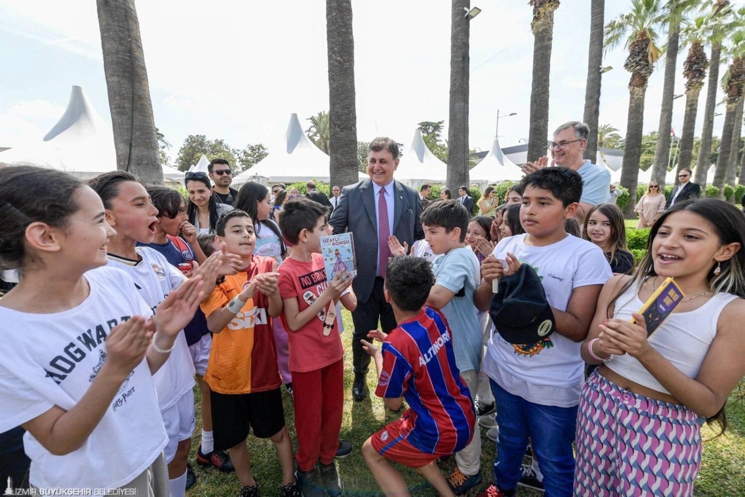 Kitap dünyası İzmir’e akıyor! İZKİTAP’ta 10 gün boyunca kesintisiz sanat