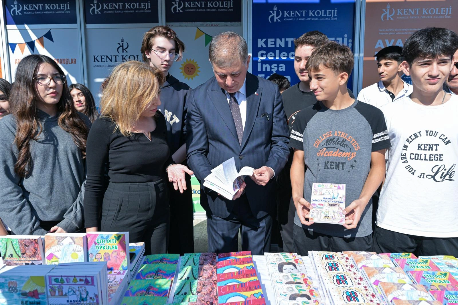 Kitap dünyası İzmir’e akıyor! İZKİTAP’ta 10 gün boyunca kesintisiz sanat