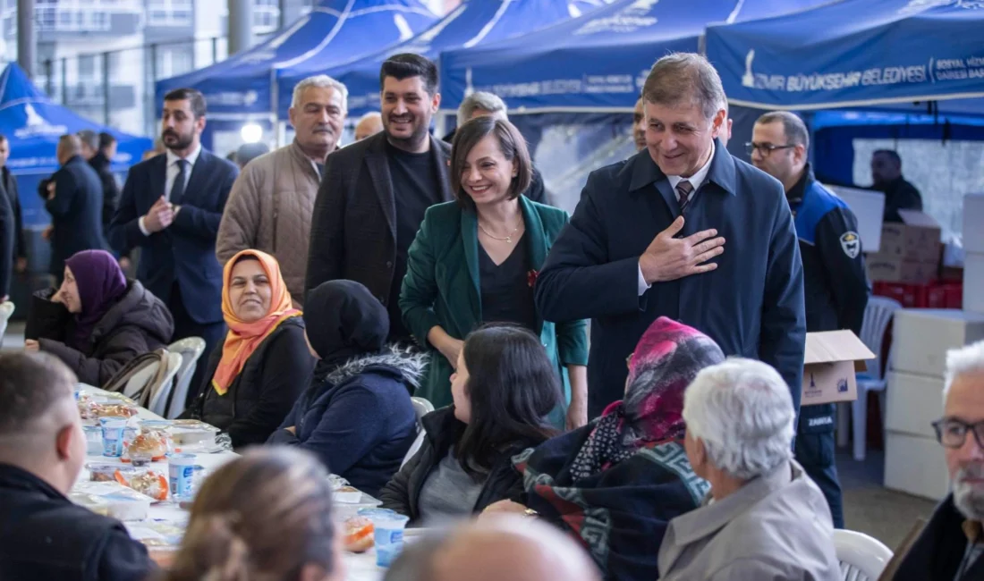 İzmir Büyükşehir Belediye Başkanı Dr. Cemil Tugay, Kadir Gecesi’nde Karabağlar’da