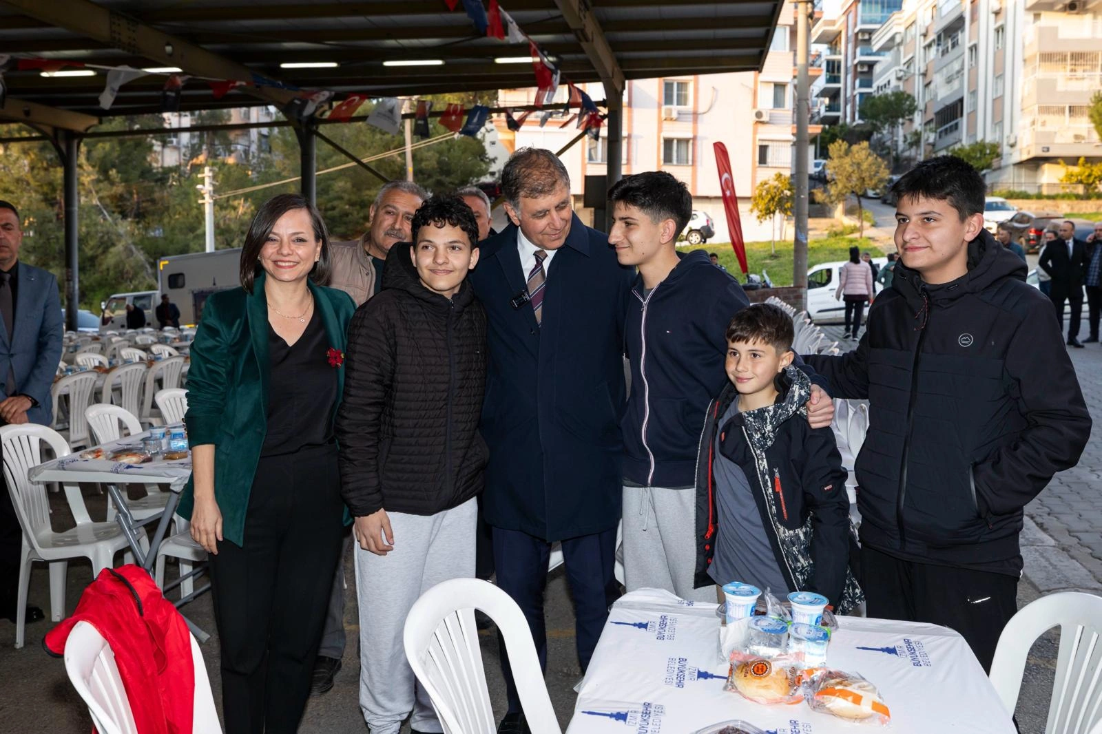 Tugay'dan Kadir Gecesi birlik ve beraberlik vurgusu: “Ayrışmadıkça başa çıkamayacağımız hiçbir şey yok” 1 Tugay'dan Kadir Gecesi birlik ve beraberlik vurgusu: “Ayrışmadıkça başa çıkamayacağımız hiçbir şey yok”