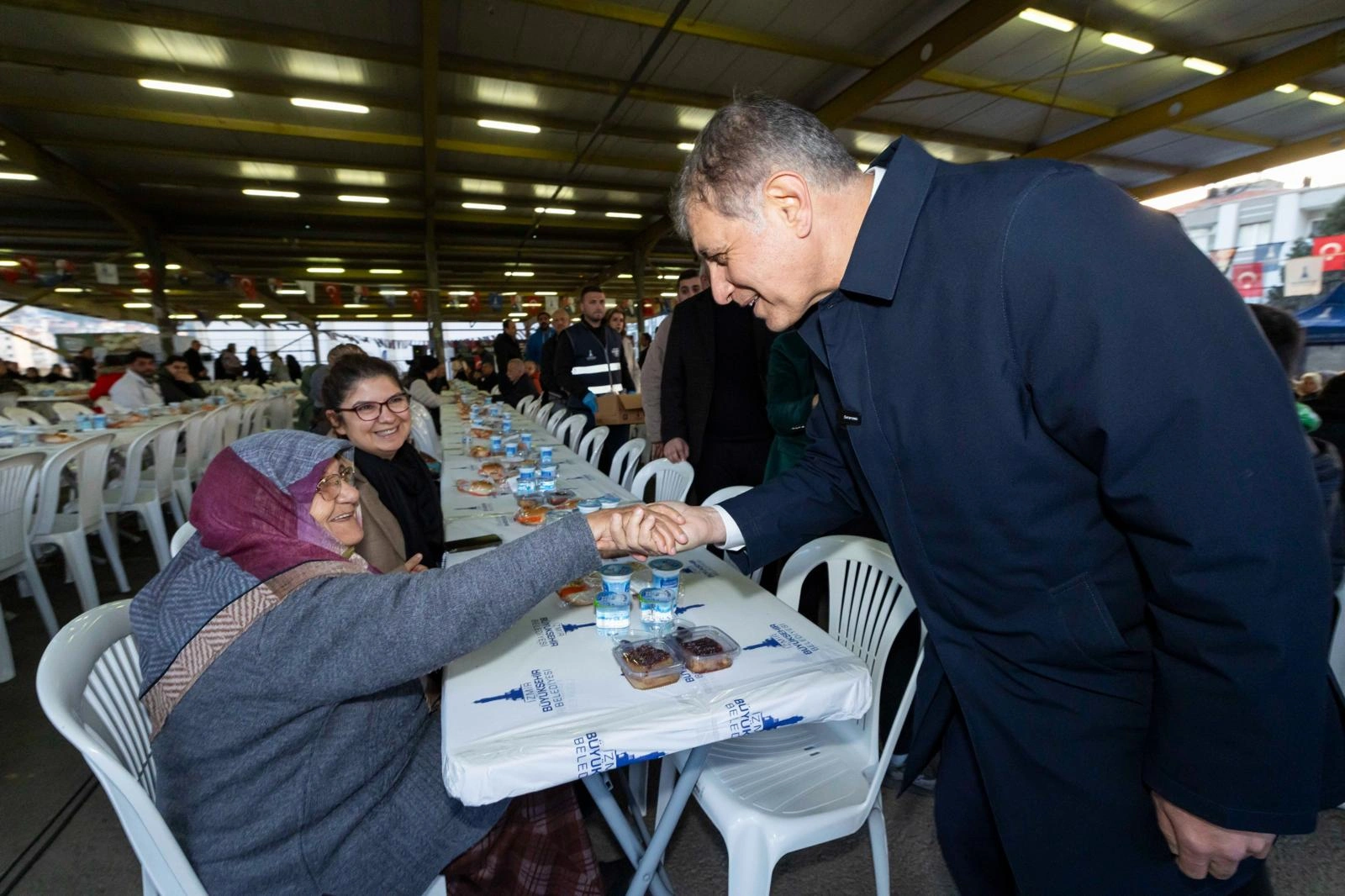 Tugay'dan Kadir Gecesi birlik ve beraberlik vurgusu: “Ayrışmadıkça başa çıkamayacağımız hiçbir şey yok” 3 Tugay'dan Kadir Gecesi birlik ve beraberlik vurgusu: “Ayrışmadıkça başa çıkamayacağımız hiçbir şey yok”