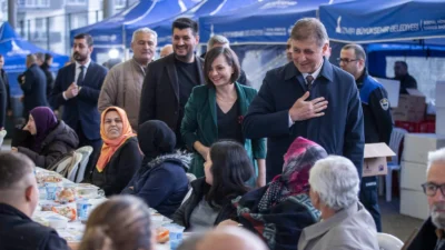 İzmir Büyükşehir Belediye Başkanı Dr. Cemil Tugay, Kadir Gecesi’nde Karabağlar’da