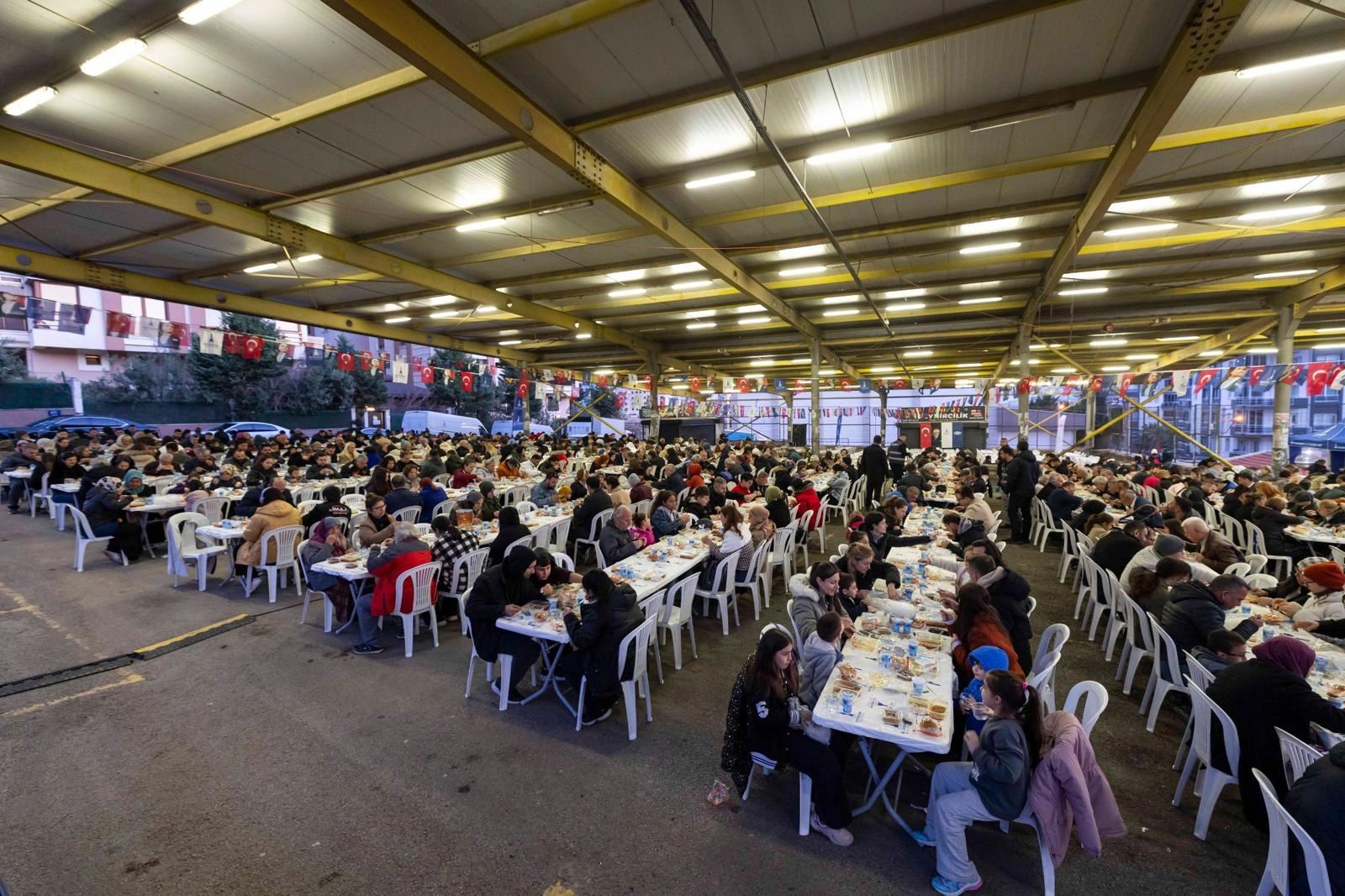 Tugay'dan Kadir Gecesi birlik ve beraberlik vurgusu: “Ayrışmadıkça başa çıkamayacağımız hiçbir şey yok” 5 Tugay'dan Kadir Gecesi birlik ve beraberlik vurgusu: “Ayrışmadıkça başa çıkamayacağımız hiçbir şey yok”