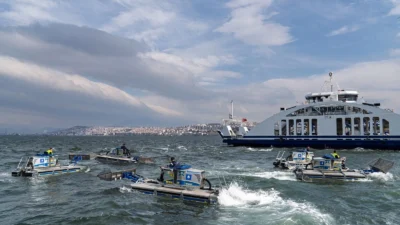 İzmir Büyükşehir Belediyesi’nden körfez kirliliğine teknolojik neşter! Deniz marulu istilasına