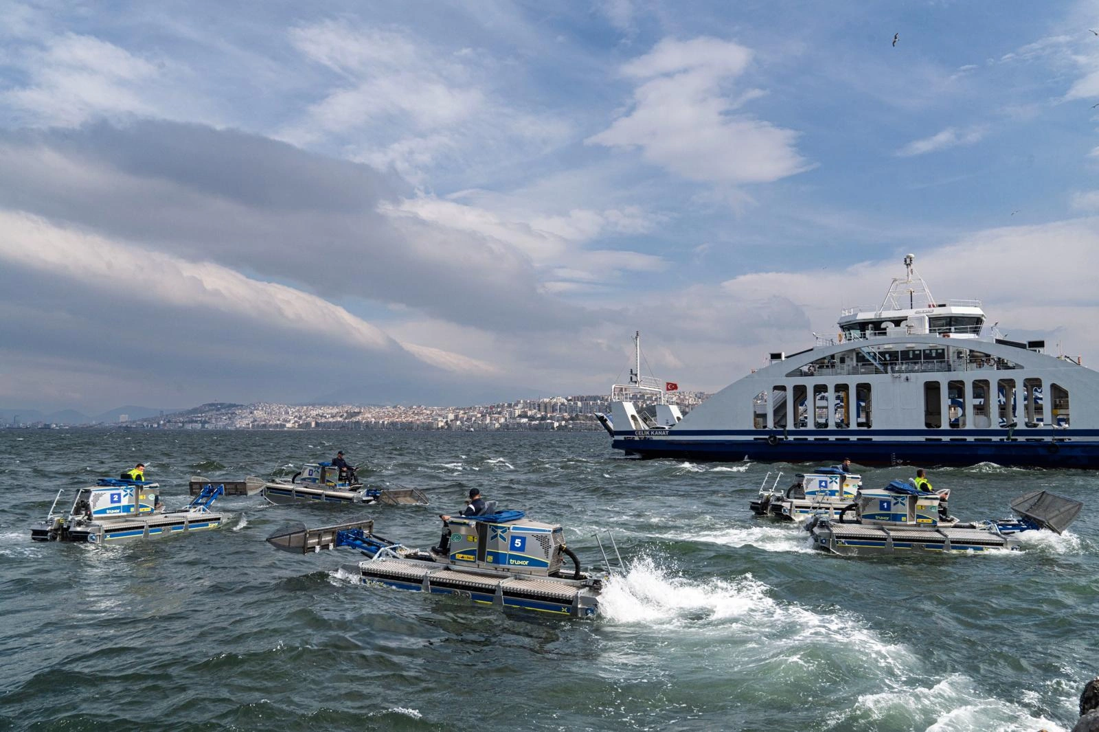 İzmir Körfezi’ne "Amfibi" kalkanı! Hem karada hem denizde giden 5 dev güç